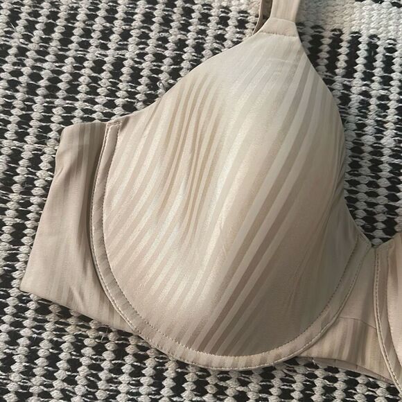 Playtex Size 42D Tan Striped Wired T shirt Bra - Picture 2 of 7